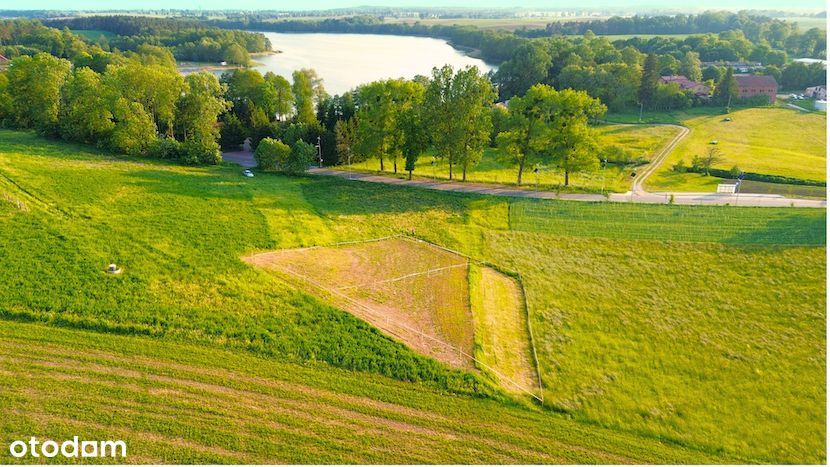 Działki budowlane z przyłączami nad jeziorem