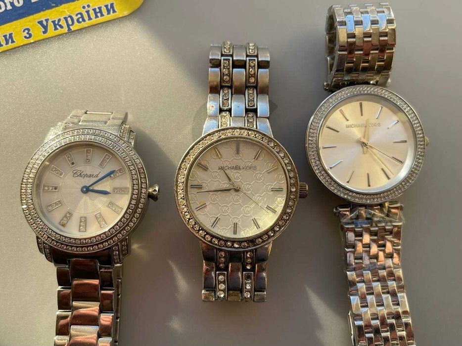 Женские наручные кварцевые часы на восстановление или разборку