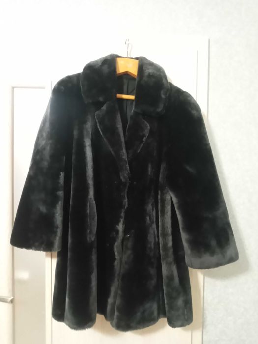 Зимова чорна шуба