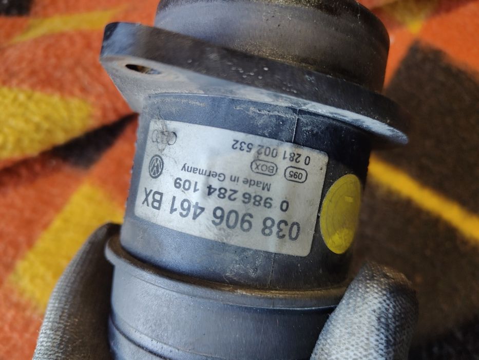 Przepływomierz przepływka powietrza audi A4 b6 b7 passat skoda golf