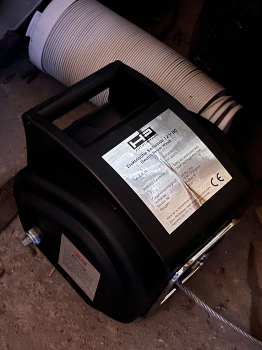 Wyciagarka 13600kg 12V