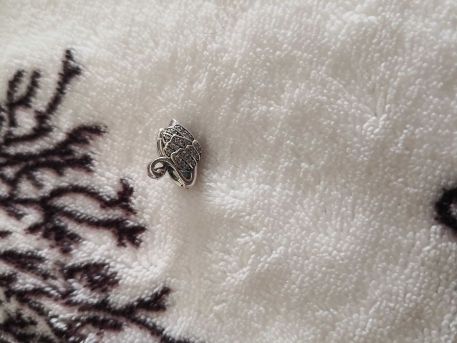 Em prata 925 e zirconias, excelente qualidade.