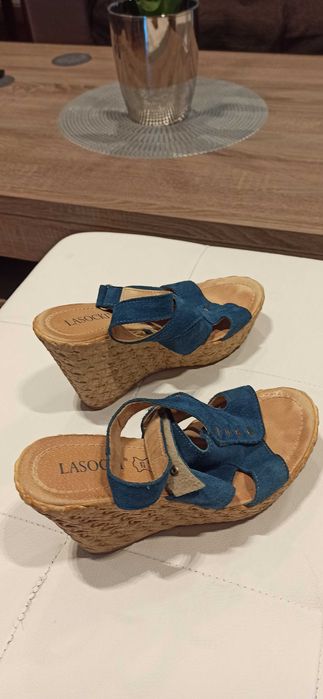 Zamszowe buty na paski Lasocki