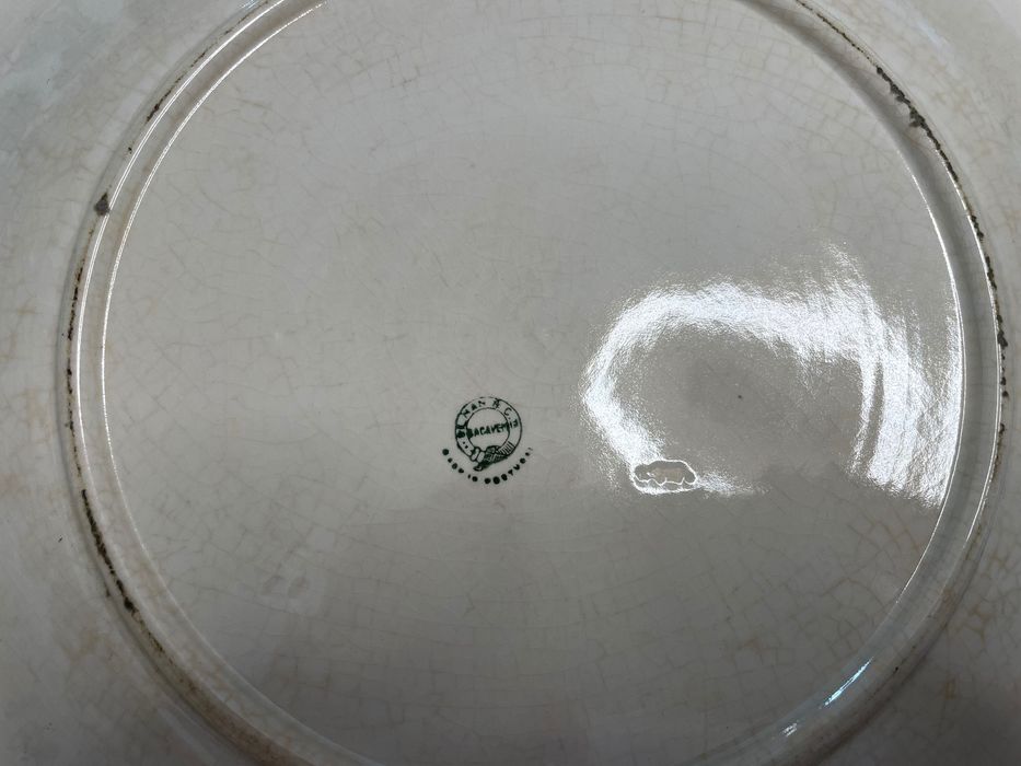 Vende-se terrina com prato muito antigo da marca de loiças SACAVÉM