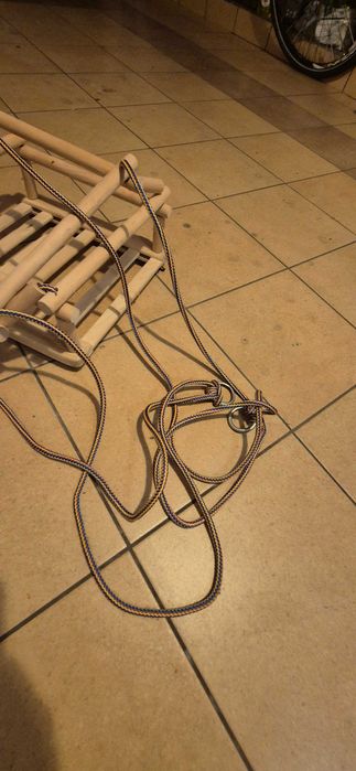 Drewniana huśtawka dla dziecka – regulowane boki, łatwy montaż