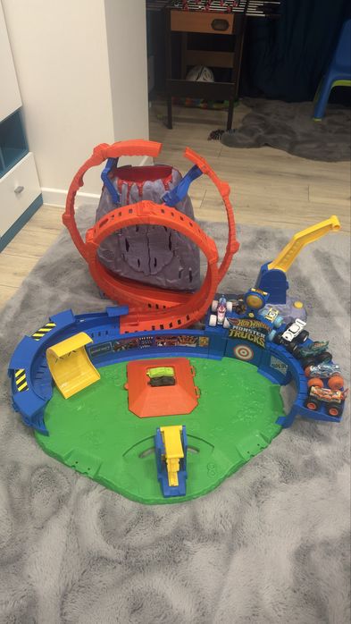 Hotwheels Volcano трек + monster truck в подарунок
