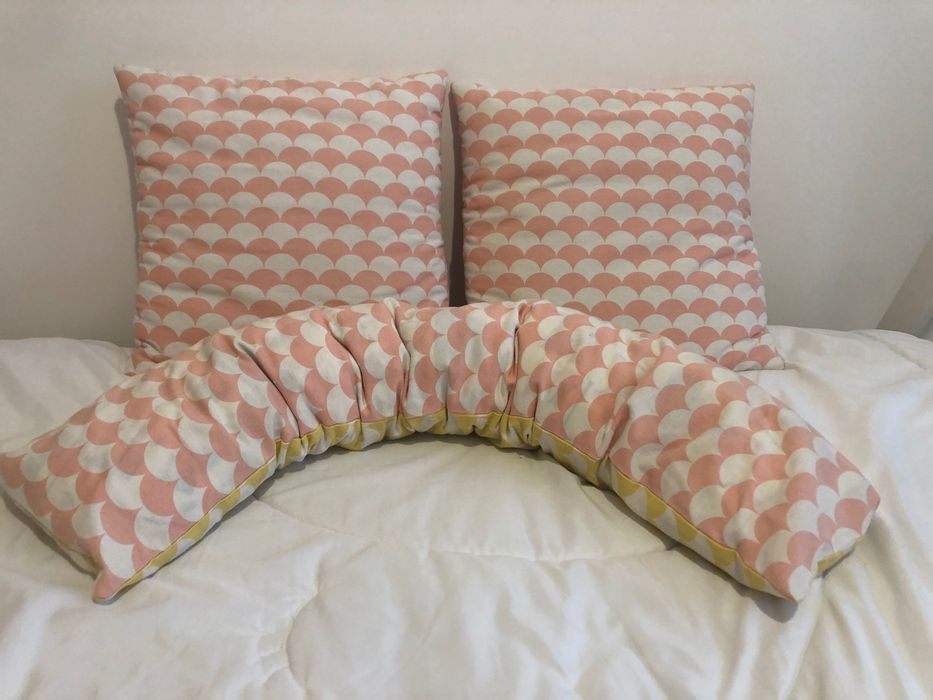 Almofada de amamentação + 2 almofadas+2 capas de almofada