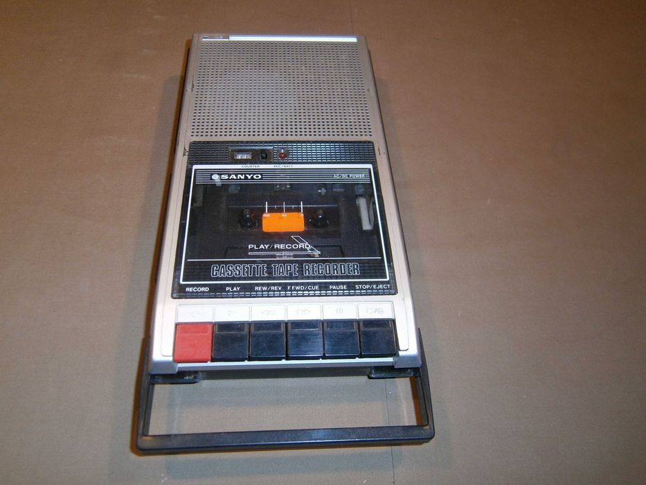 Gravador cassetes SANYO portátil