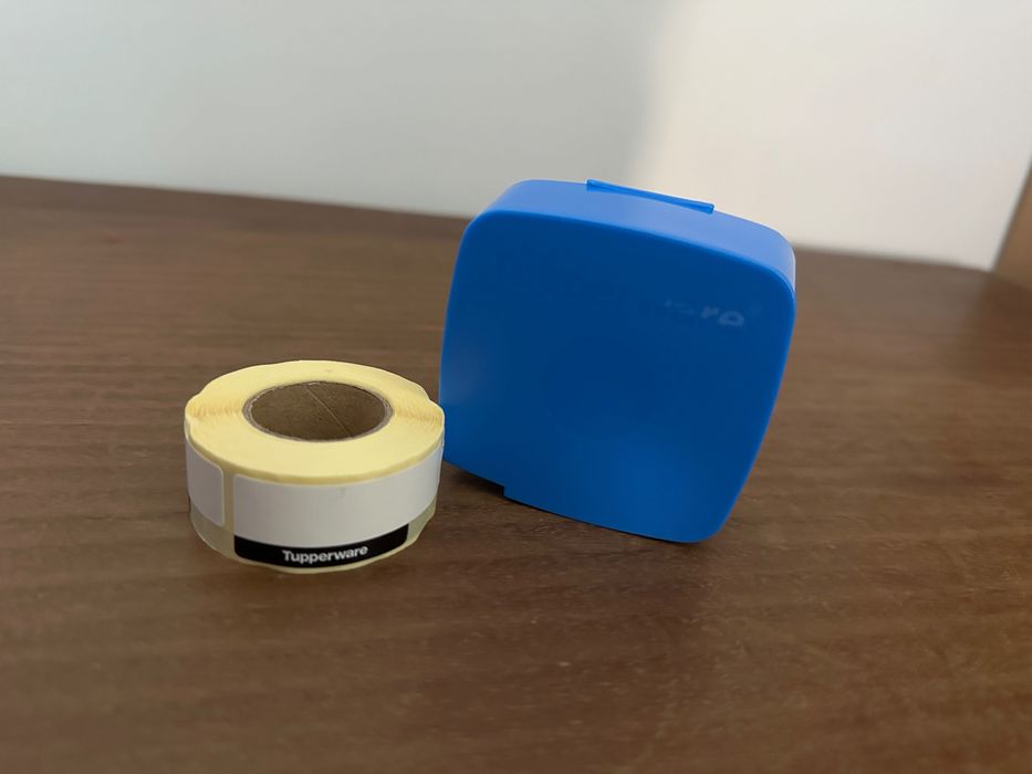 Dispensador + 1 Rolo Etiquetas Tupperware