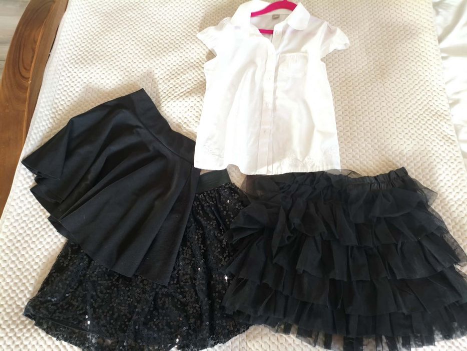 Spódniczki wizytowe 3 sztuki 152 gratis bluzka