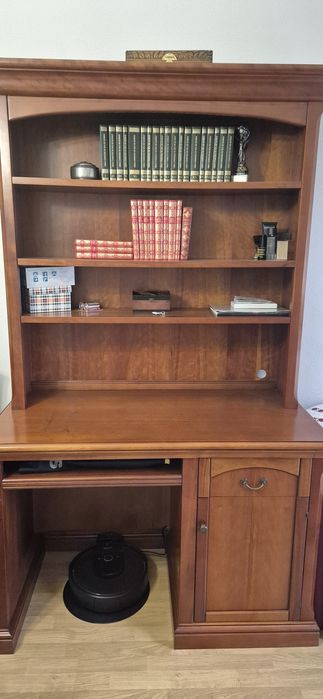 Móvel/estante de escritório como nova

Medidas 
A: 2m
C: 1.20m
P: 0.60