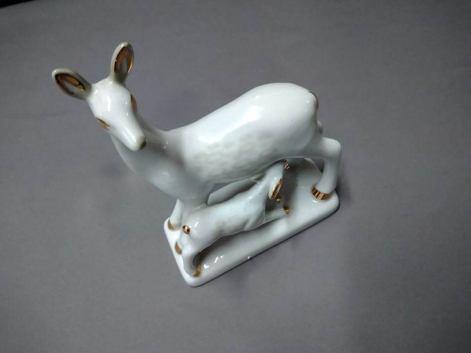 Figurka porcelanowa sarna z młodym