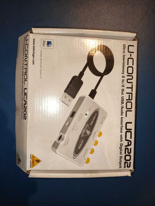 Behringer UCA202