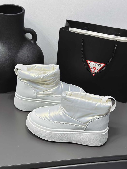 Дутики женские, белые, корткие, зимние