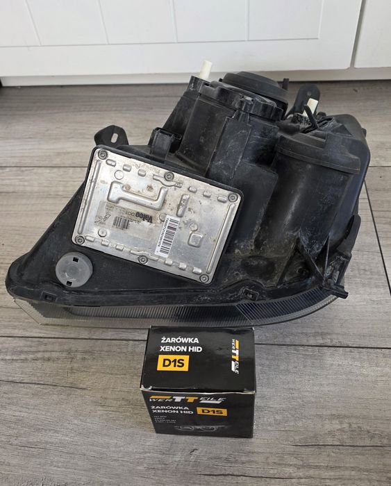 Lampa reflektor xenon przód Opel Meriva  A a prawy + 2 żarówki