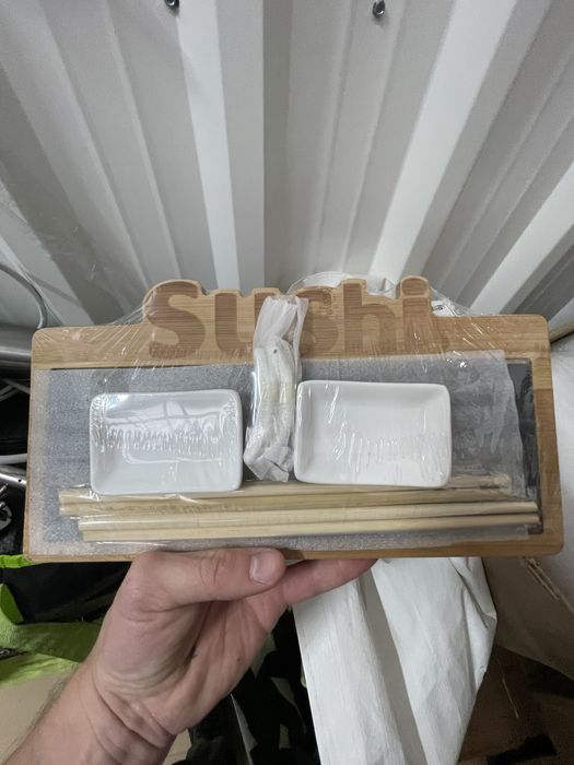 Packaged sushi set64740865591939122