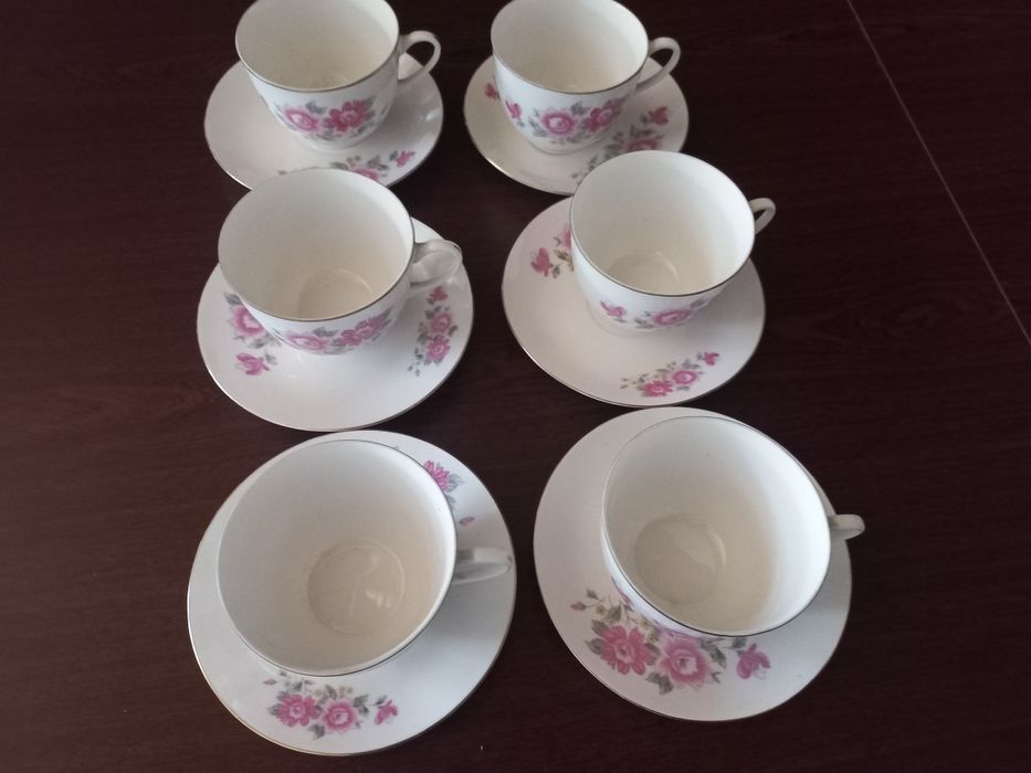 Komplet filiżanek PRL porcelana