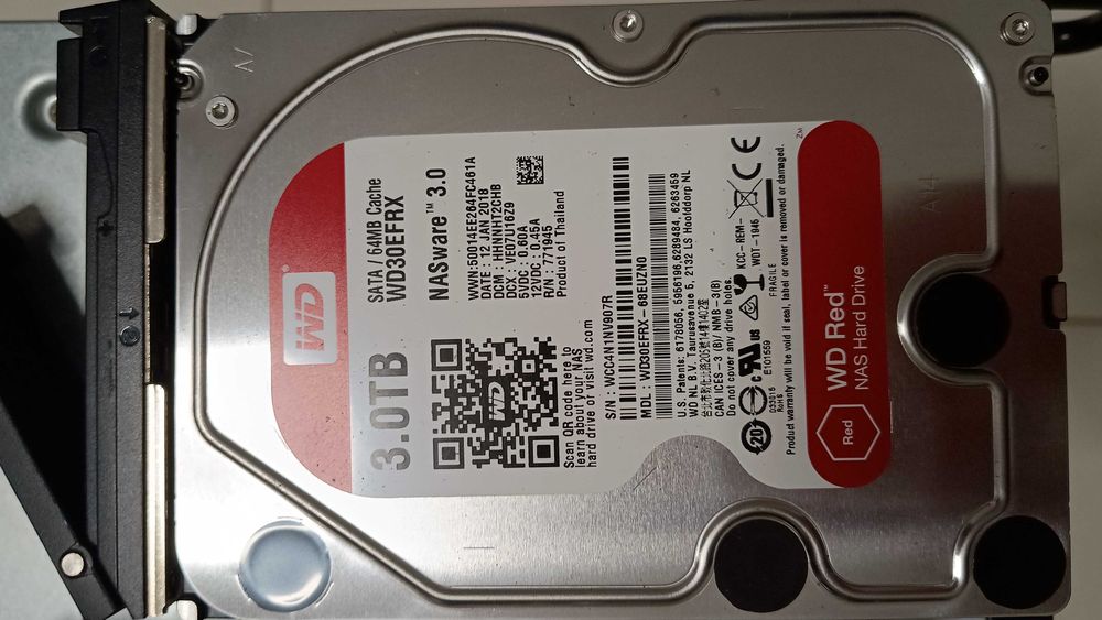 NETGEAR ReadyNAS 2100 – 4x 3 TB HDD, Rack 1U