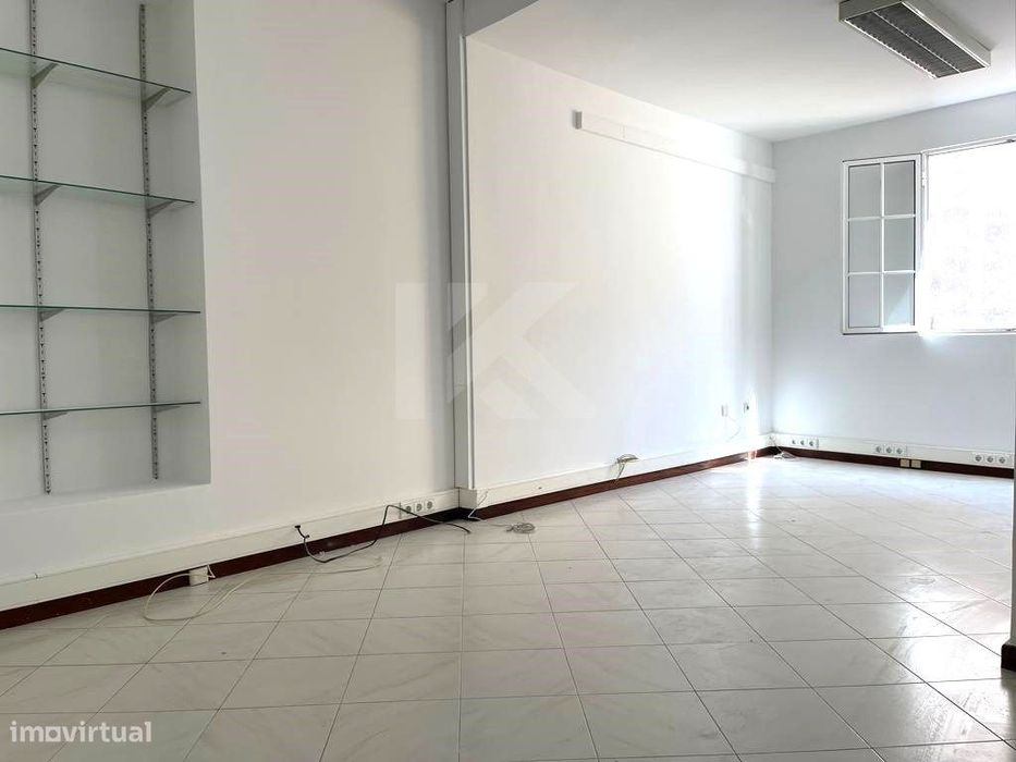 Sala para arrendar no centro do Funchal