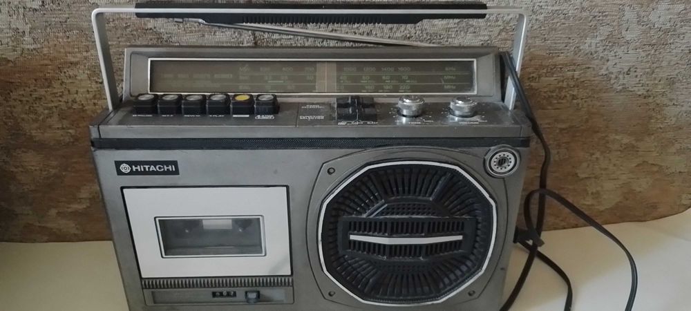 Кассетный магнитофон Hitachi