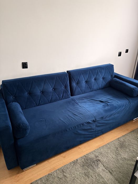 Granatowa sofa z funkcją spania - rozkladana