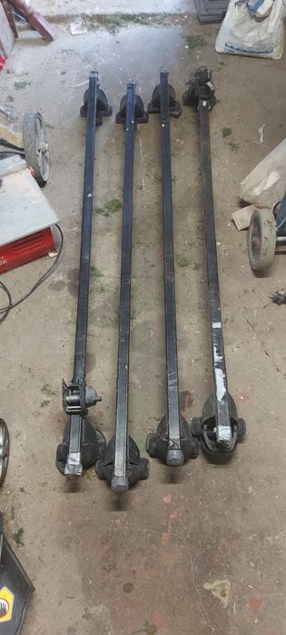 Bagażnik dachowy (relingi)