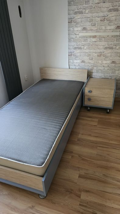 Łóżko młodzieżowe z materacem