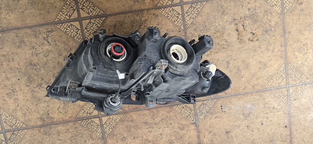 Lampa prawa przód przednia  Bmw E46