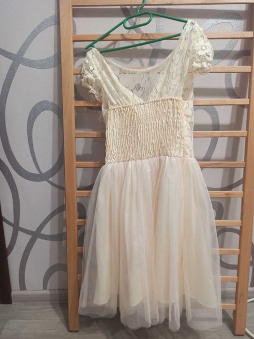 Коротка сукня з мереживом