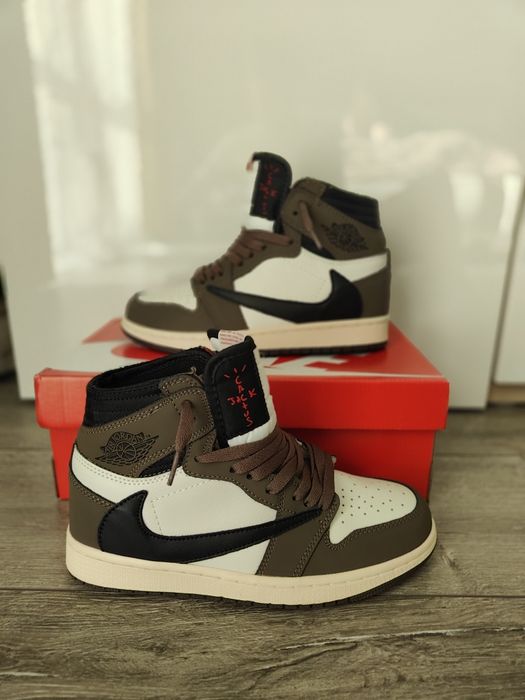 Кросівки Nike Travis Scott Jordan 1: 1 400 грн. - Кроссовки для