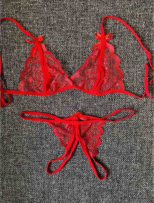 Комплект сексуальної мереживної  білизни з розрізами 
.
Без паралону