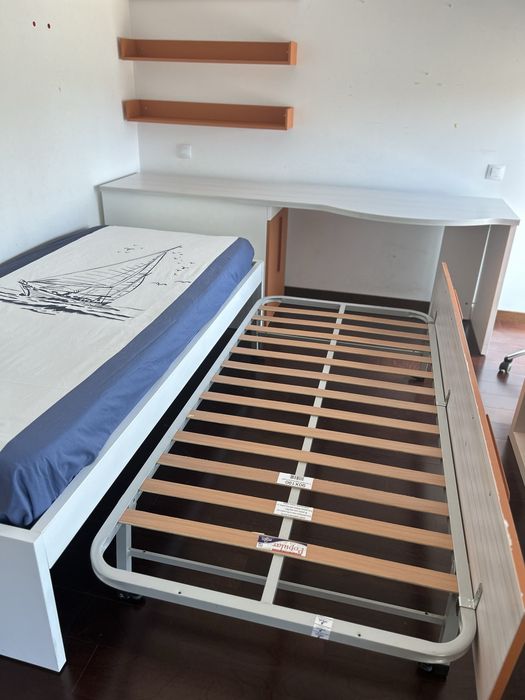 Quarto de Criança/adolescente Completo com Cama e Secretária