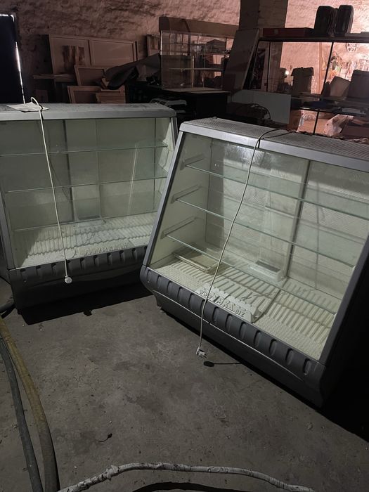 Продам холодильну вітрину УМКА