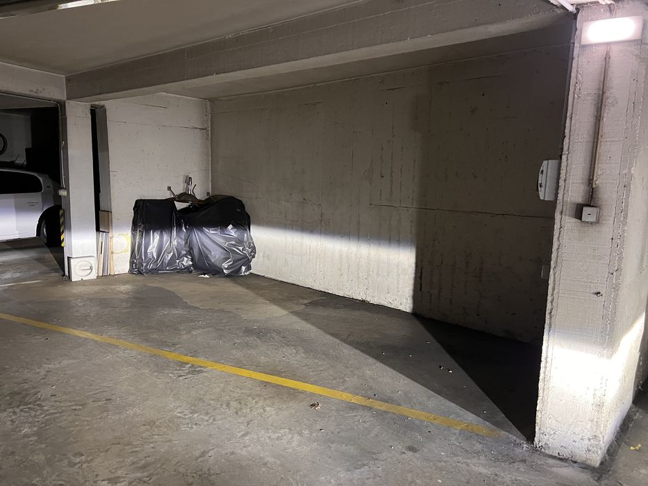 Vendo lugar de garagem Edificio Camoes em oliveira de azemeis