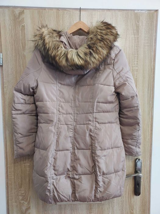 Ciepła zimowa kurtka z kapturem M/L – bardzo dobry stan