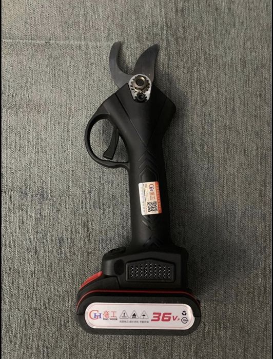 Tesoura de Podar Bateria alta potência 36 Volts - Corte 4,3cm (NOVA)