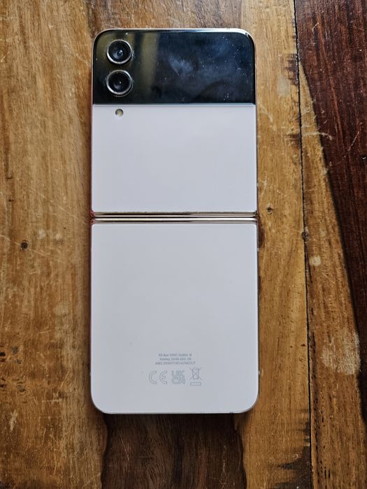 Samsung Z Flip 4 - 128Gb (Desbloqueado)