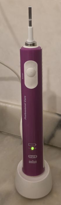 Escova Dentes Eléctrica Oral B Pro + Carregador