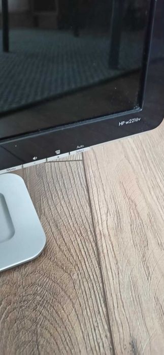 Monitor HP W2216v stan bardzo dobry