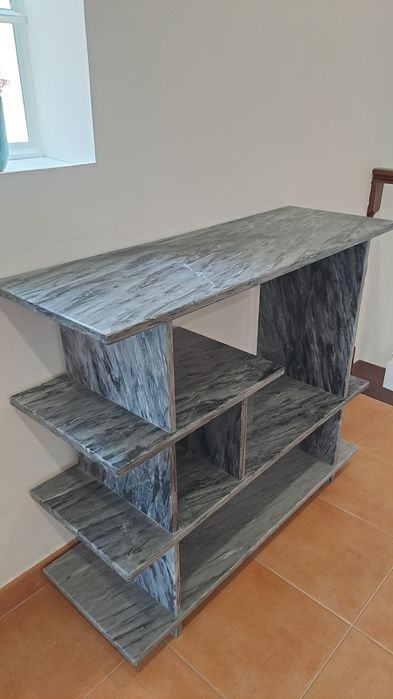 Estante em pedra