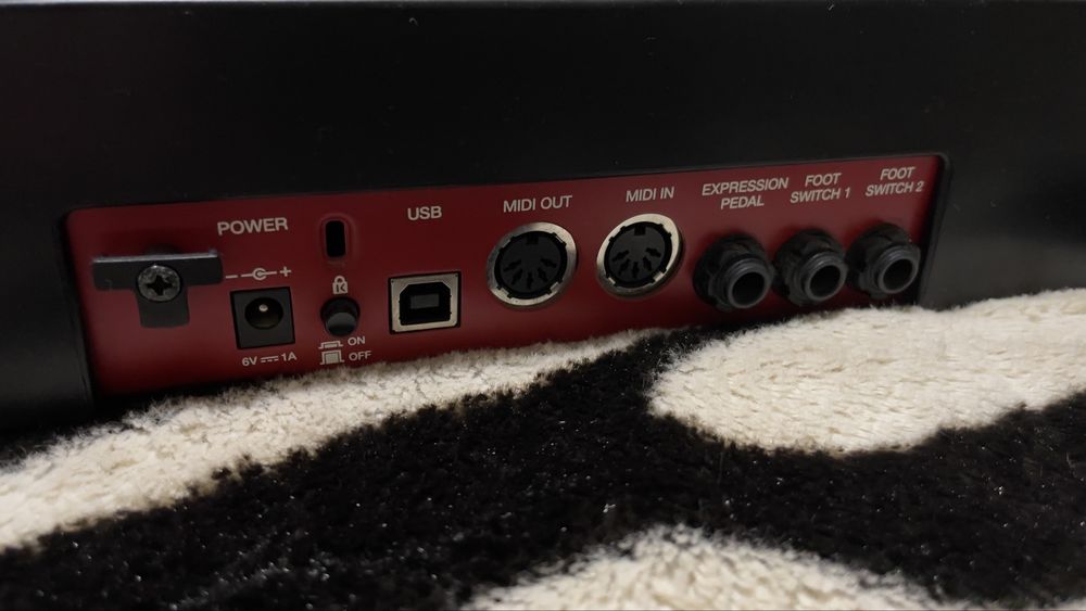 Akai Professional MPK261 – Teclado MIDI 61 Teclas, 16 Pads, Controlador USB