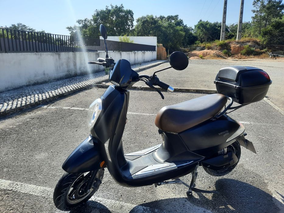 Electrica, bateria portátil pode levar para casa ou carregar na mota