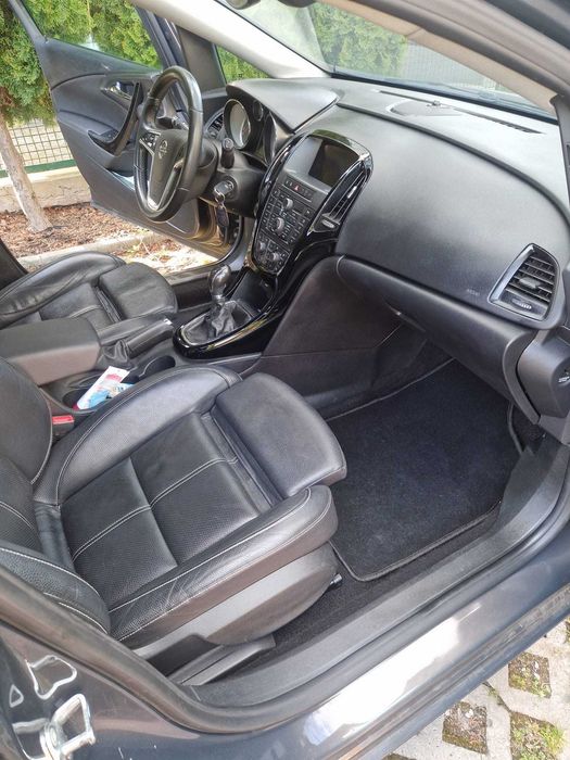 Opel Astra J 1,6 136 KM