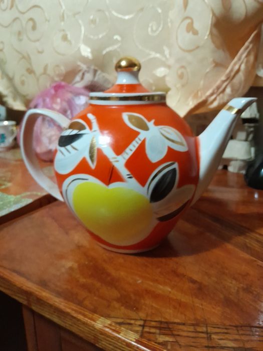 Продам великий чайник 1 літр