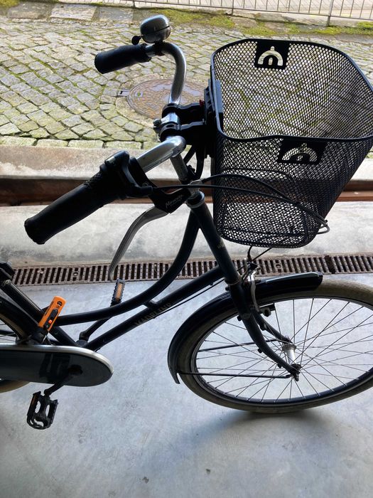 Bicicleta urbana estilo holandês – confortável e prática (com cesto)