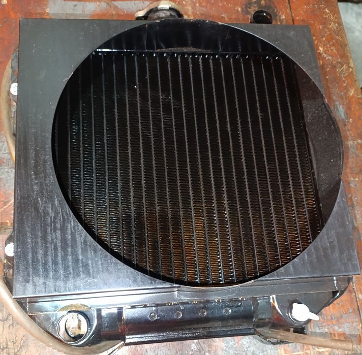 Radiador trator e alguns automóveis Ford antigos