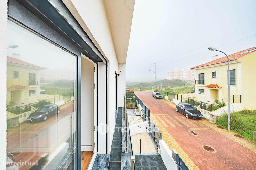 Moradia T3+1 moderna e exclusiva, com garagem e jardim, em Porto Salvo