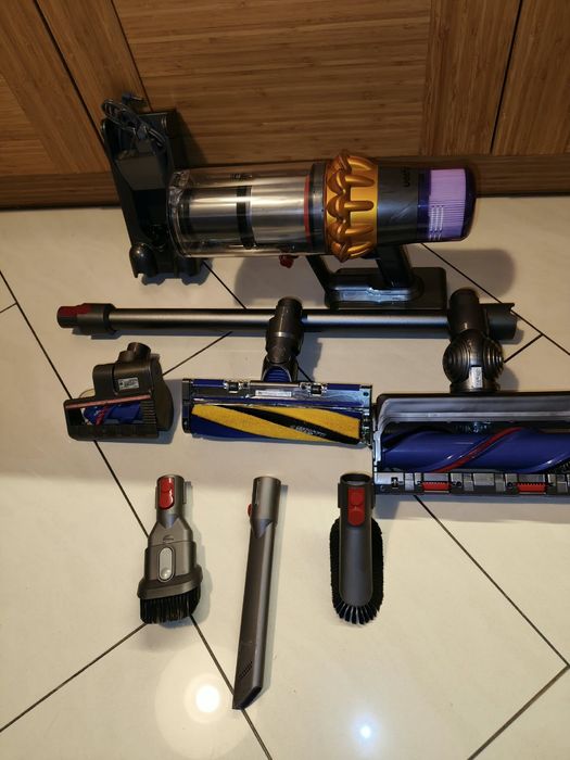 Dyson v15 absolute
