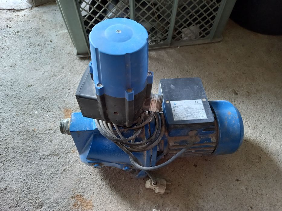 Motor de agua em bom estado