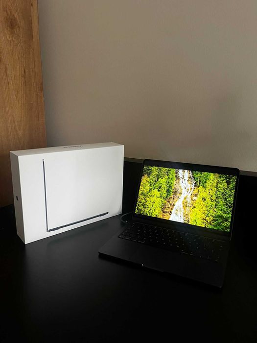 MacBook Apple M2 22 16GB